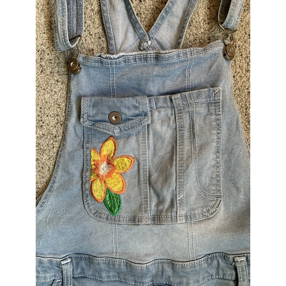 No Boundaries Juniors XL (15-17) Embroidered Flowers Denim Bib Cut Off Shorts